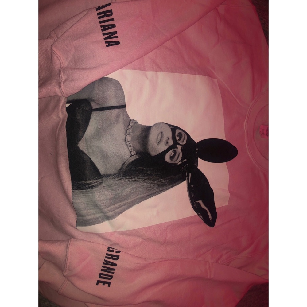 ariana grande dw tour sweatshirt